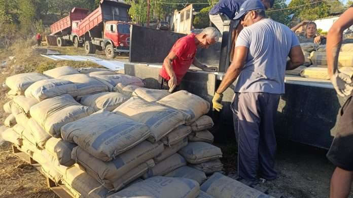 Más familias beneficiadas con kits de construcción en Guarenas (VENEZUELA)